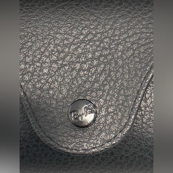 Ray Ban Case - Like New - Picture 2 of 6